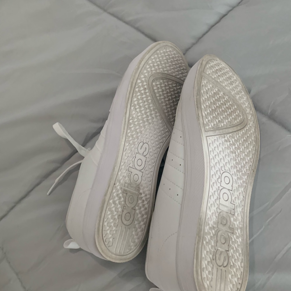(SOLD) White Adidas sneakers 👟 - Picture 5 of 5